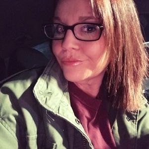 Meet your Posher, Leeann